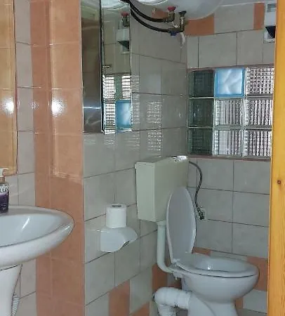 Ground Floor Galini アパート